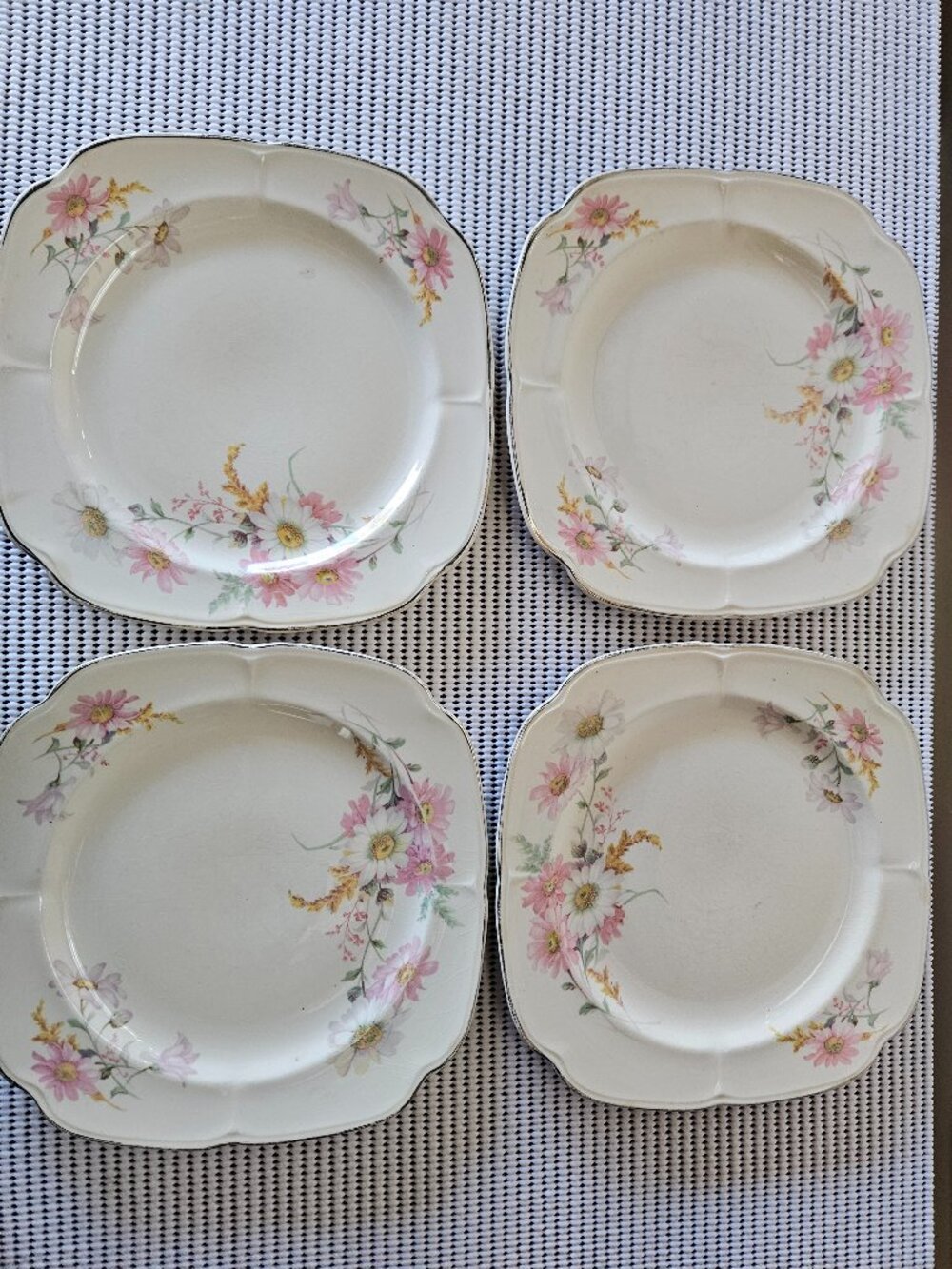 Vintage Edwin M. Knowles China- Co  35-7   (G6)
